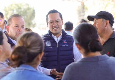 Entrega Chepe Guerrero rehabilitación de calles en Charco Blanco