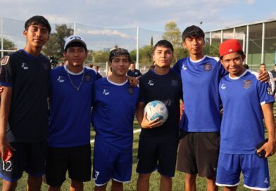 Entregan autoridades rehabilitación de cancha de futbol en El Tintero