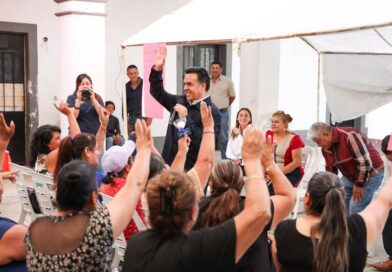 Celebra Luis Nava con mamás comerciantes de San Juan del Río