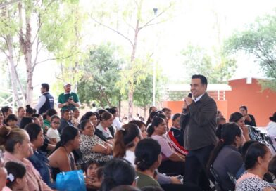 Festeja Luis Nava a mamás de Santa Rosa Jáuregui