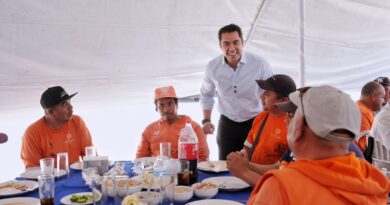 Reconoce Felifer Macías a trabajadores de la Secretaría de Obras Públicas por el “Día de la Santa Cruz”