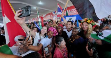Inaugura Felifer Macías Festival de Comunidades Extranjeras edición pambolera