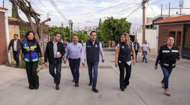 Chepe Guerrero supervisa reparación de socavones en Tejeda