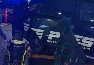 Auxilian a madre e hijos en la Terminal de Autobuses de Querétaro tras sufrir robo en otro estado