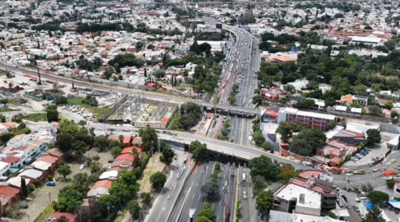 Anuncian cierres nocturnos e intermitentes en Bernardo Quintana por obras del Tren México-Querétaro