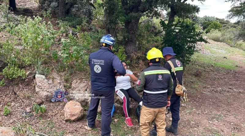 Rescatan a senderista lesionada en el cerro Rostro de Cristo en Huimilpan