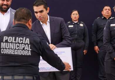 Municipio de Corregidora entrega apoyos de vivienda a policías
